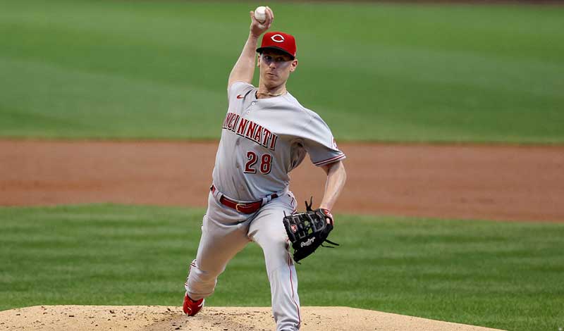 DeSclafani and Suarez Help Reds Win Against Brewers 4-1